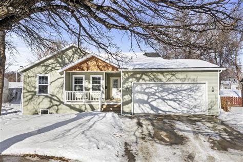 houses for sale in minot nd.